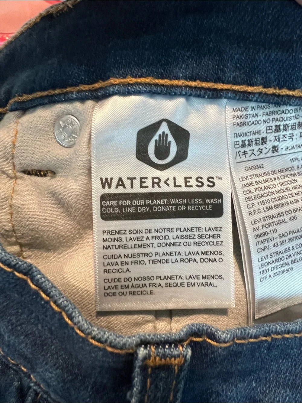 Classic Men's 505 Straight-Leg Levi’s Jeans in Dark Blue. 34 x 36